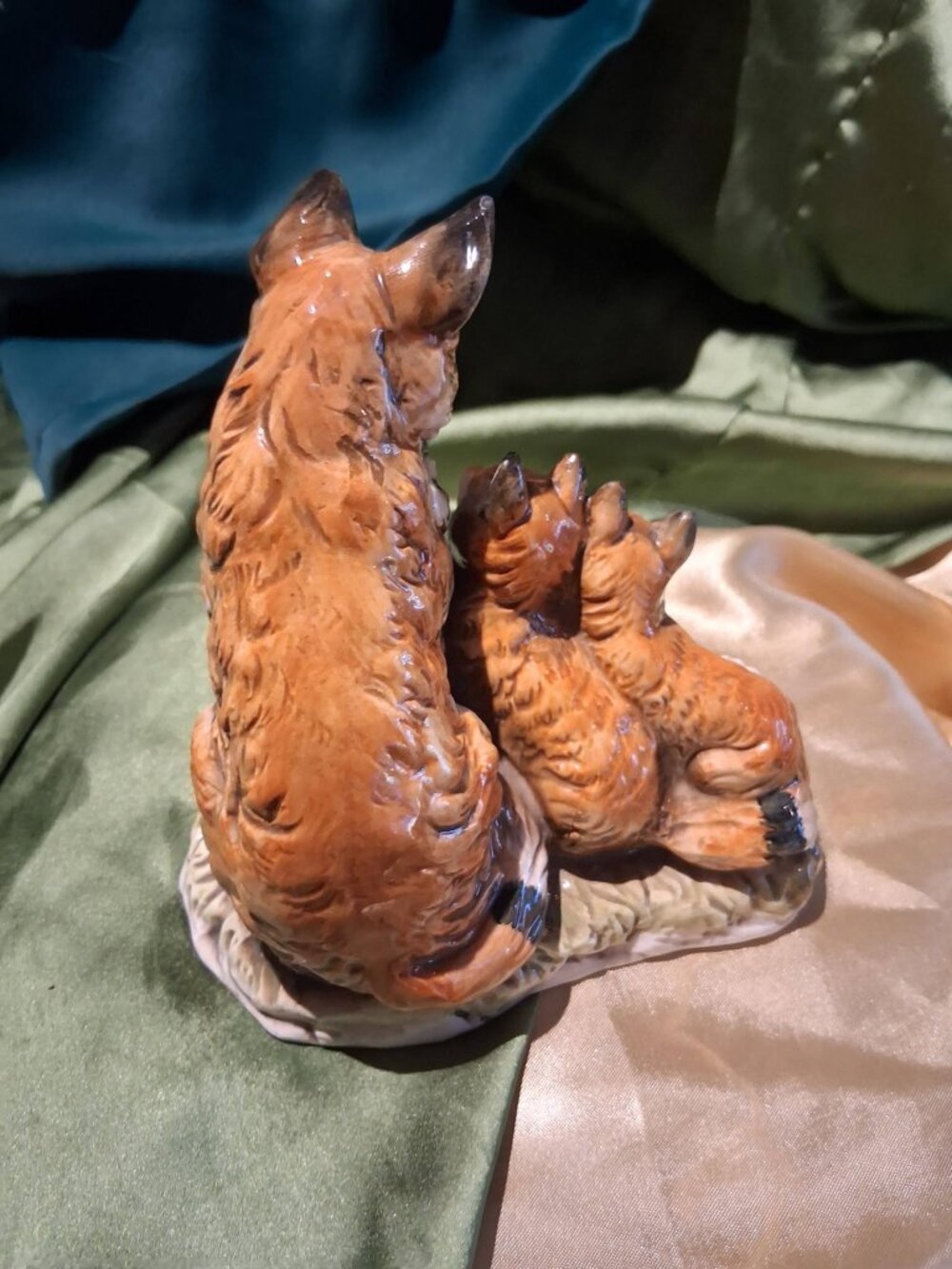 Vintage ceramic glaze fox family figurine depicting a fox family. - Picture 3 of 5